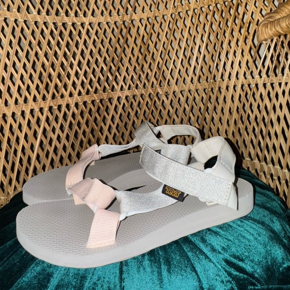 Teva Shoes - Teva Universal